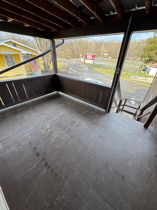 Building Photo - 702 Peer St