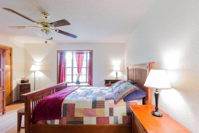 Building Photo - Cute & Convenient Home in Mission!