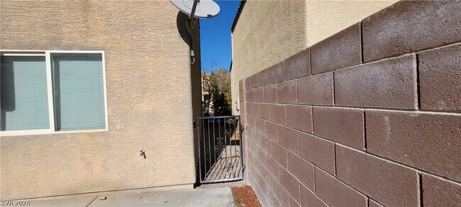 Building Photo - 9229 Millikan Ave