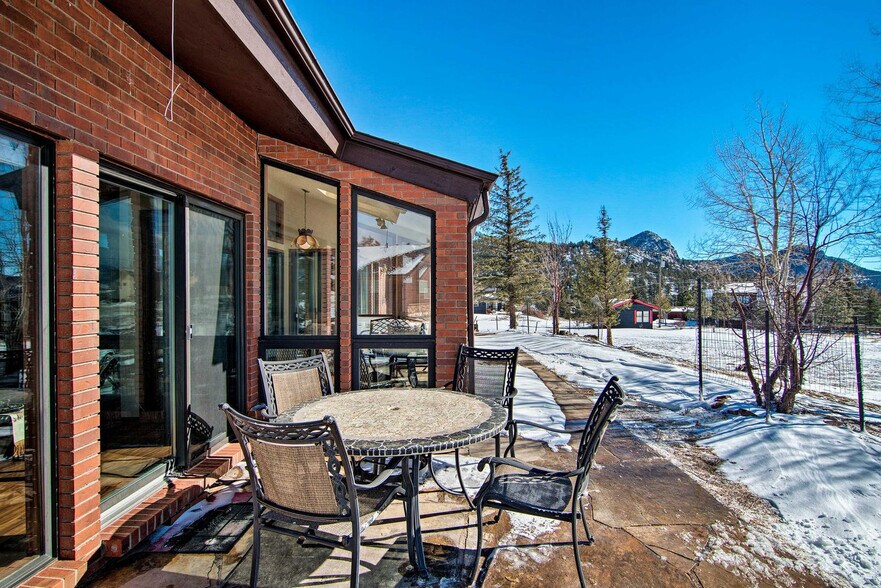 Building Photo - 1740 High Pine Dr