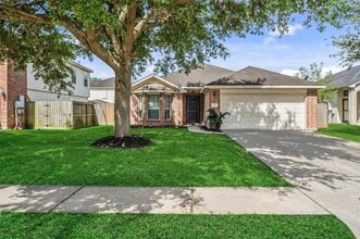 Building Photo - 305 Golden Oak Dr