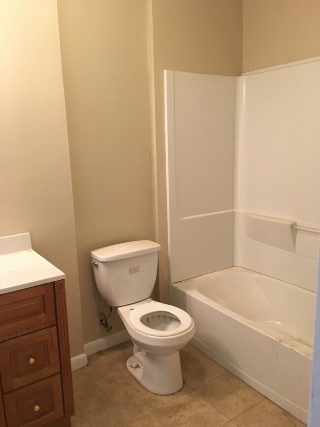 Building Photo - 4015 Lancaster Ave