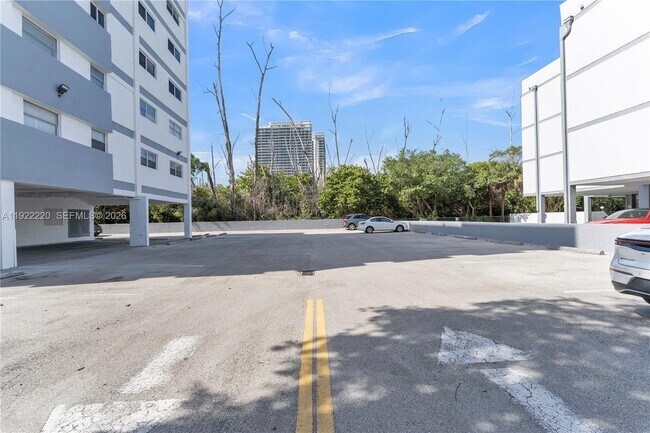 Building Photo - 16508 NE 26th Ave