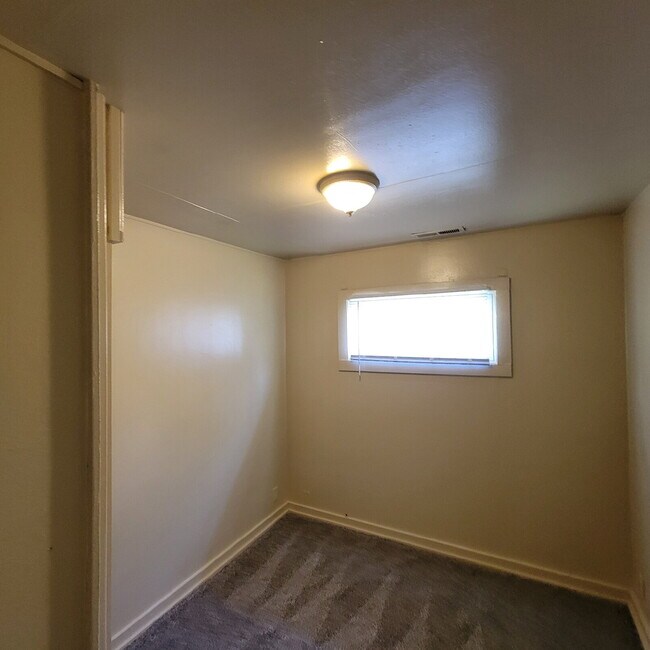 Building Photo - 3 Bedroom only a couple of blocks from popular Washington Park