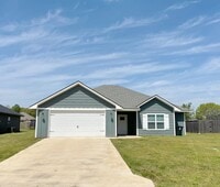 Building Photo - Open floor plan/Paved street/Quiet neighbo...