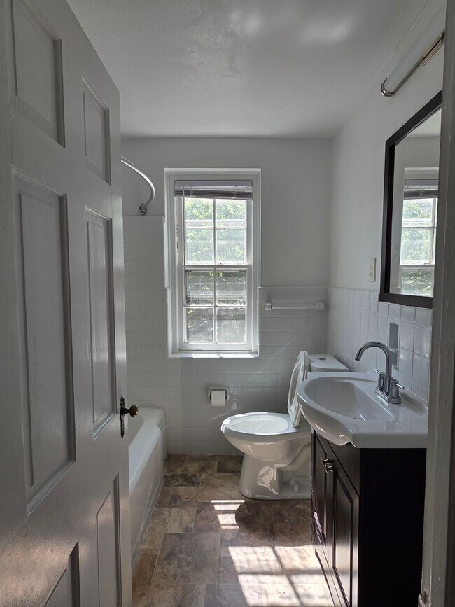 Building Photo - 2920 Woodpipe Ln