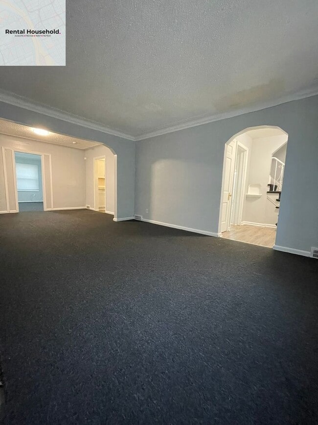 Building Photo - Beautiful 4 Bedroom Colonial Home-Section 8 ONLY