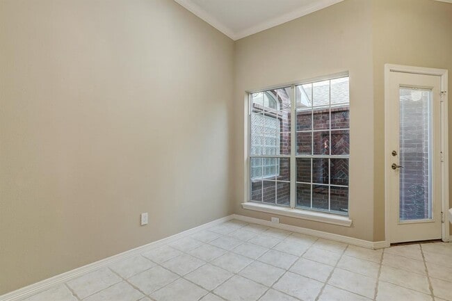 Building Photo - 316 Parkwood Village Dr