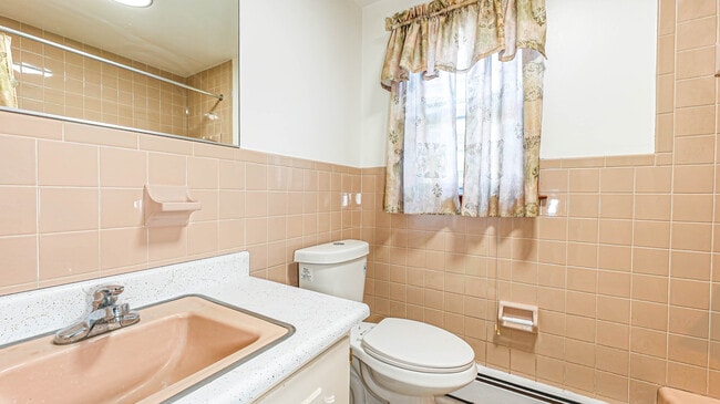 Building Photo - 46 Millis St