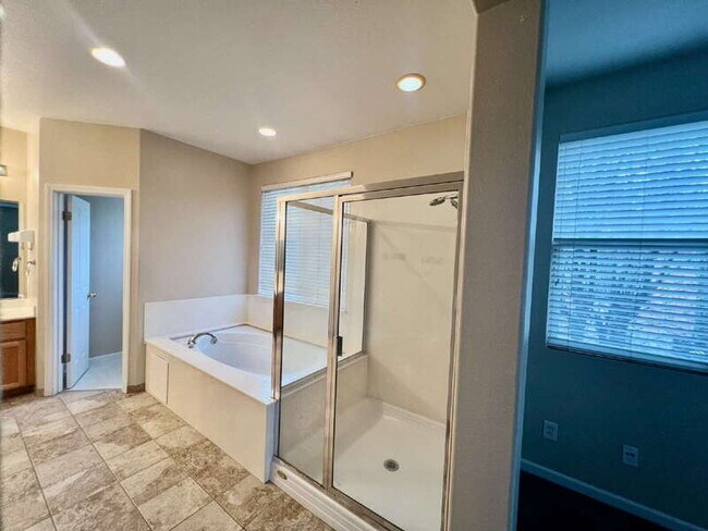 Building Photo - 116 Burgundy Ct