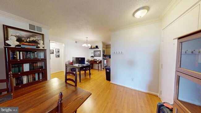 Building Photo - 3101 Patrick Henry Dr