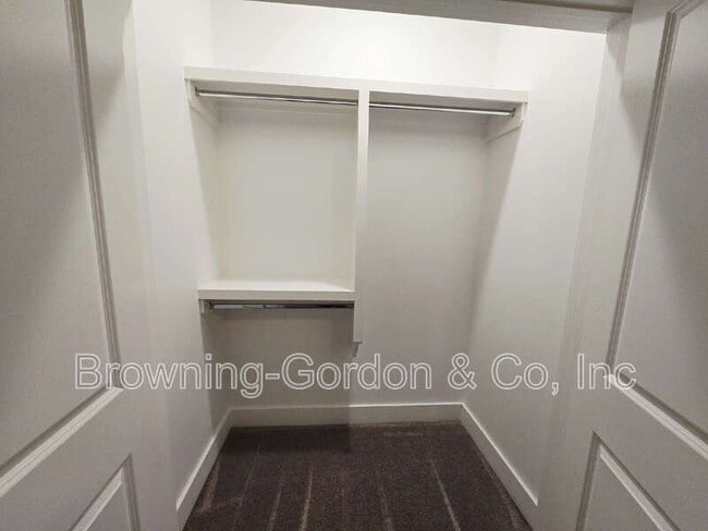 Building Photo - 6539 Thunderbird Dr