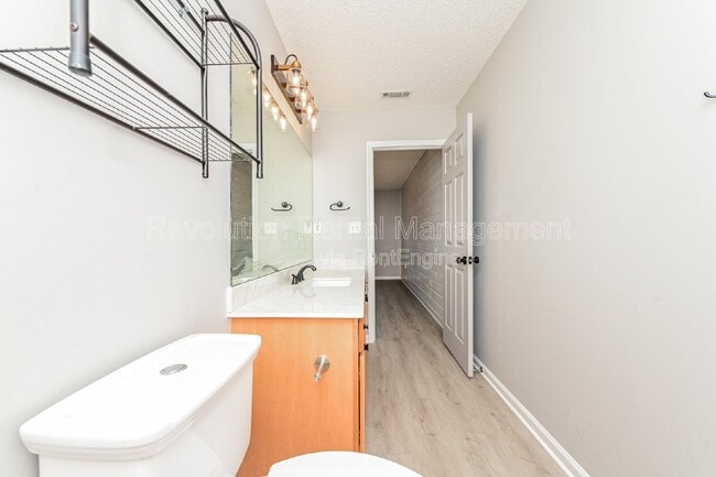 Building Photo - 1740 Summerwoods Ln