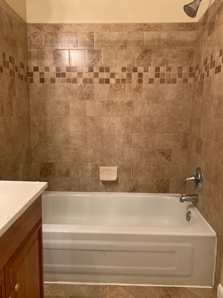 Building Photo - 10101 Prince Pl