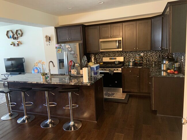 Open kitchen 1st level - 304 Thurgood Dr