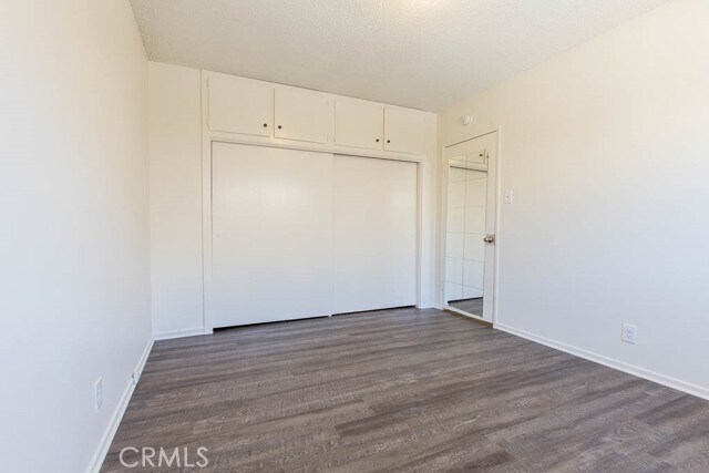 Building Photo - 930 N Stanley Ave