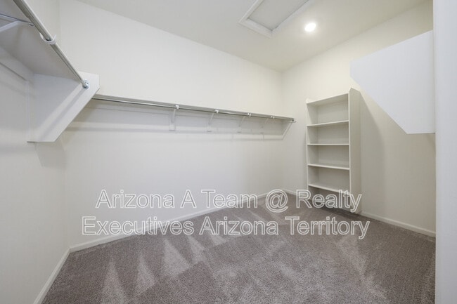 Building Photo - 4882 E Greenway Wash Dr