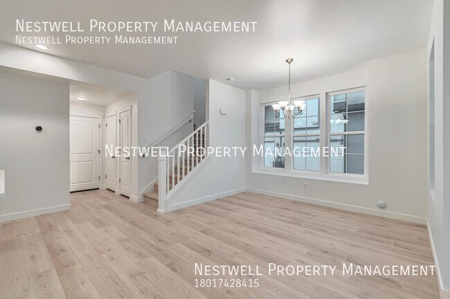 Building Photo - Stunning 3-bed Townhome in Daybreak