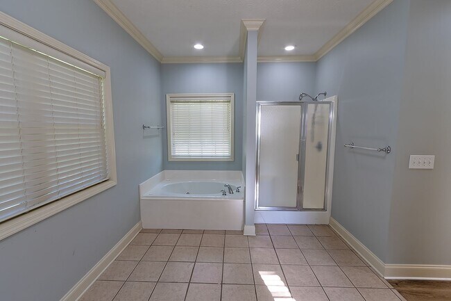 Building Photo - 55 Hickory Ln