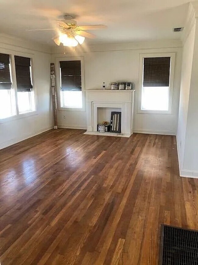 Building Photo - Cute 2 bedroom 1 bathroom house!