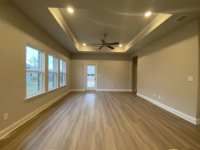 Building Photo - 1348 Rosefield Dr W