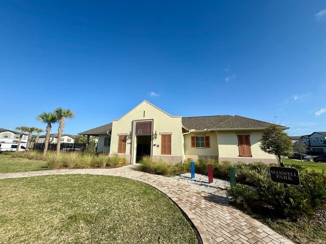 Building Photo - Bryant Square 2/2.5 1 car garage