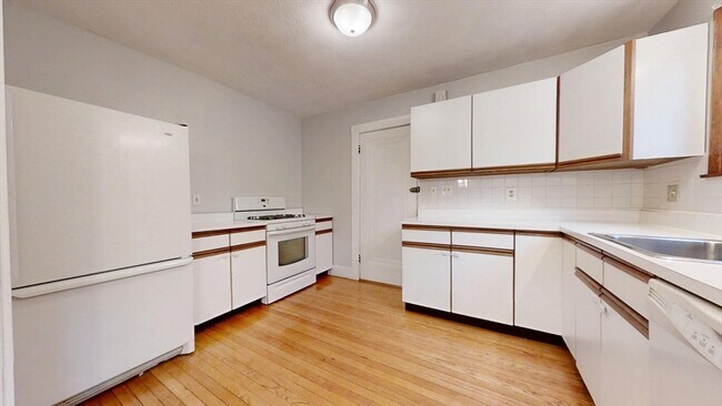 Building Photo - 28 Hibbard Rd