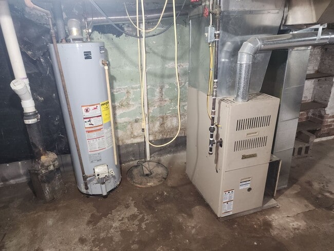 Building Photo - 4 BR home with first-floor living, new roof, and a private-feeling backyard in Lincoln Place