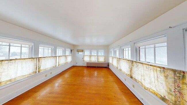 Building Photo - 206 W Custer Park St