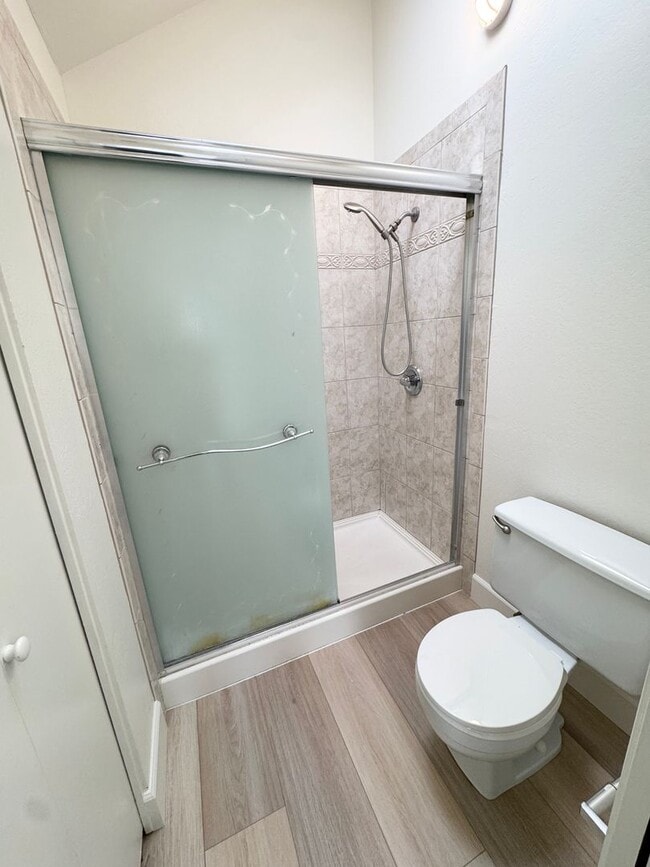 Building Photo - Great Shape Townhome in Pleasanton with shared driveway