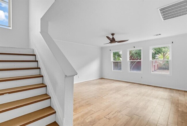 Building Photo - 617 Riverway Ln