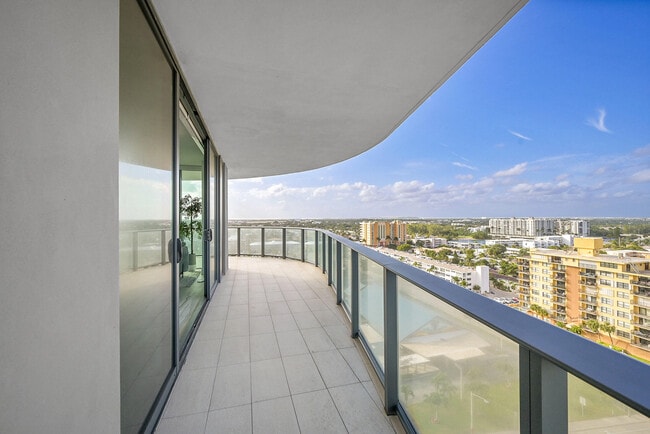 Building Photo - 730 N Ocean Blvd