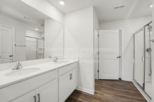 Building Photo - 7847 Whispering Strm Dr