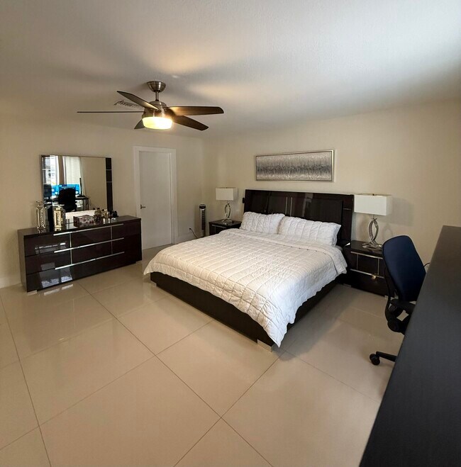 Building Photo - 3139 Egremont Dr