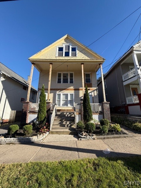 Primary Photo - 1637 Neilson St