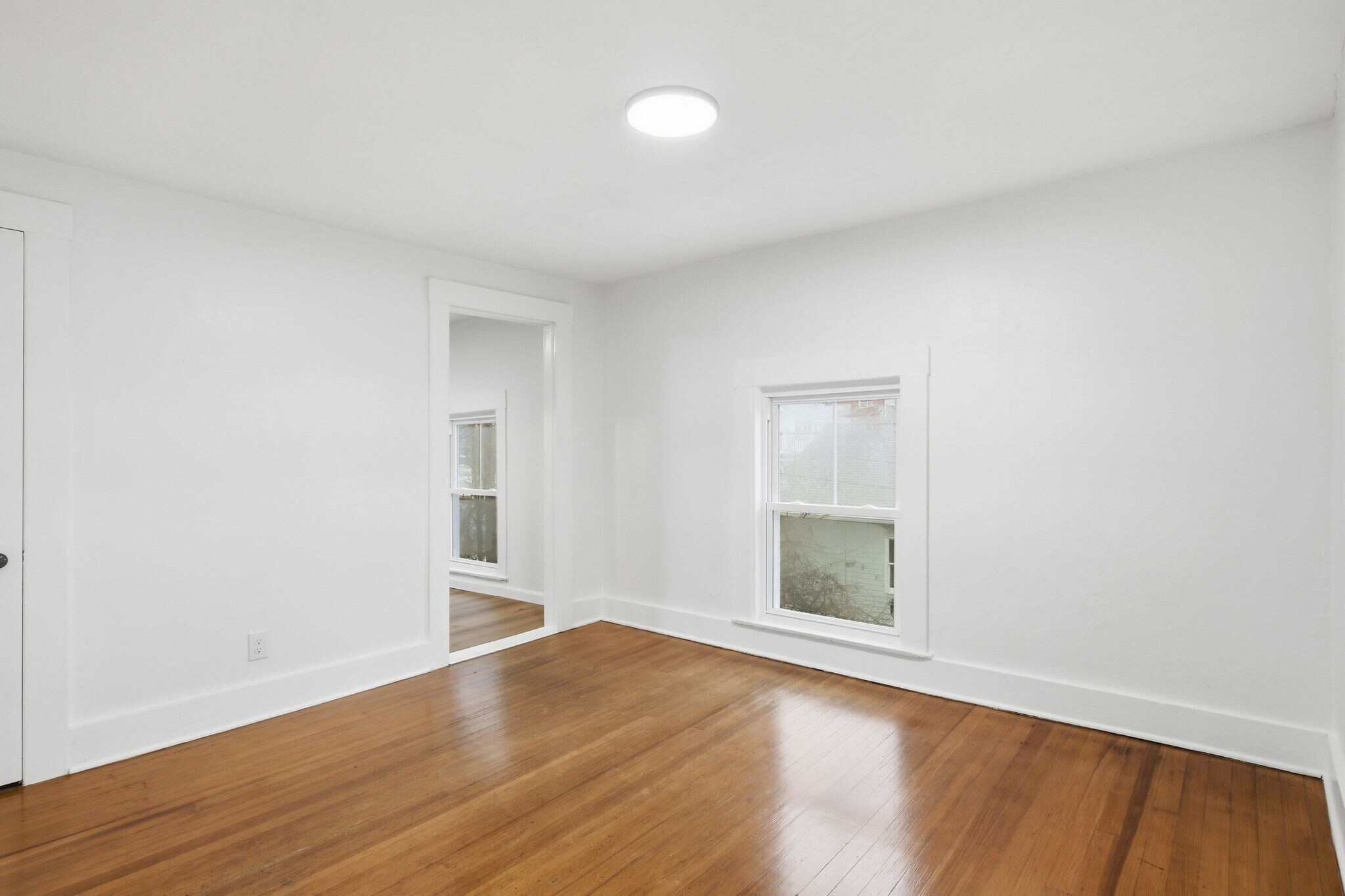 Building Photo - 7 Day Ave