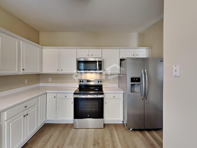 Building Photo - 2300 Devonshire Dr