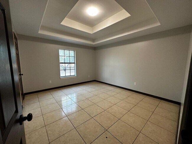 Building Photo - 10680 La Homa Rd