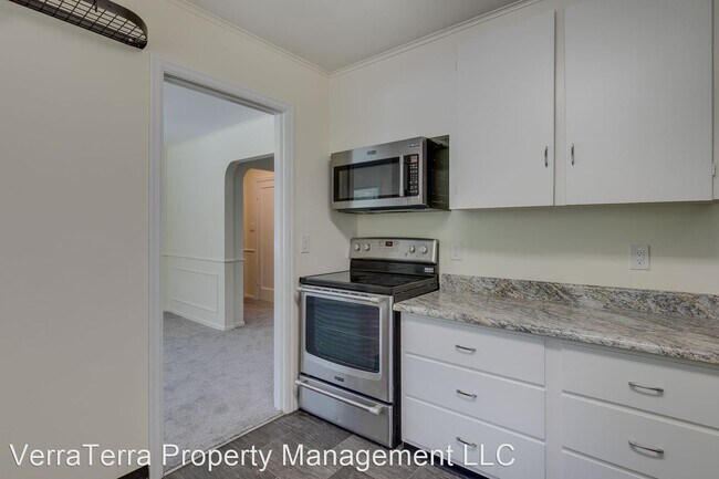 Building Photo - 3 br, 2 bath House - 7658 NE 12th St