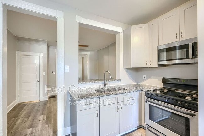 Building Photo - 1530 N Rosedale St