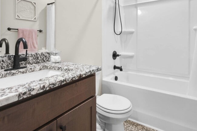 Building Photo - Pet Friendly Three Bedroom!