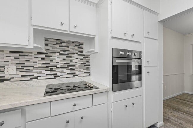 Building Photo - FULLY FENCED Home For Rent in Clearwater!