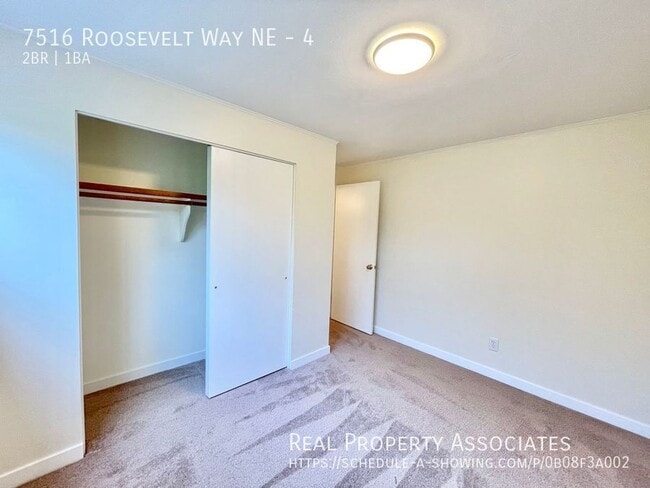 Building Photo - 7516 Roosevelt Way NE