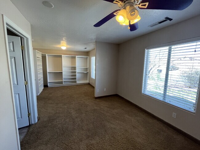 Building Photo - ***RV PARKING*** Wonderful 3 bed 3 bath home in Saint George. Private covered balcony with wonder...