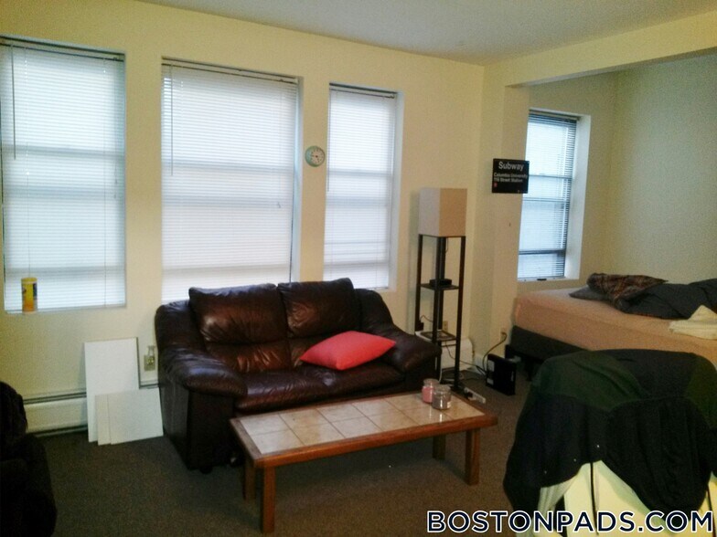 Building Photo - 833 Beacon St