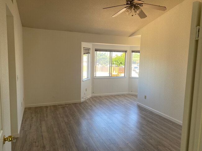 Master Bedroom - 1100 Bear River Ct