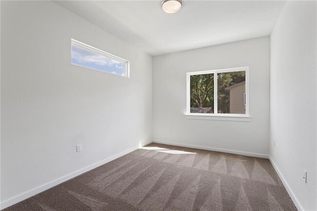 Building Photo - 6800 Menchaca Rd