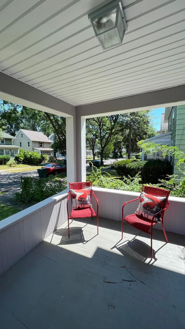 Building Photo - 17 Heather St