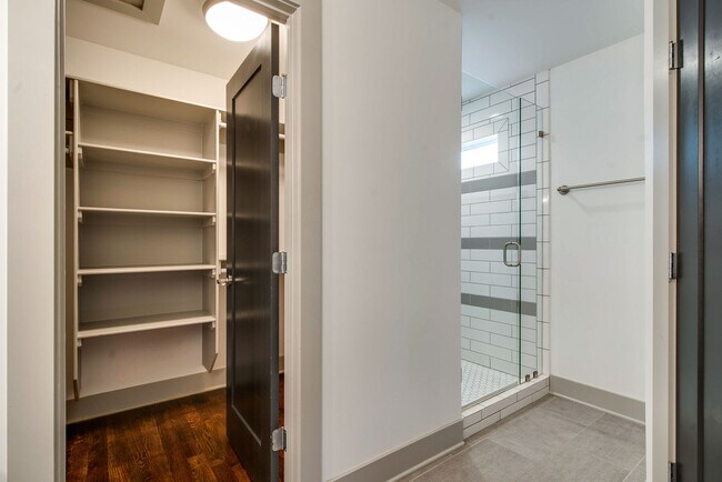 Building Photo - 336 Vivelle Ave