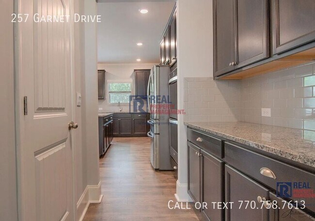 Building Photo - 257 Garnet Dr
